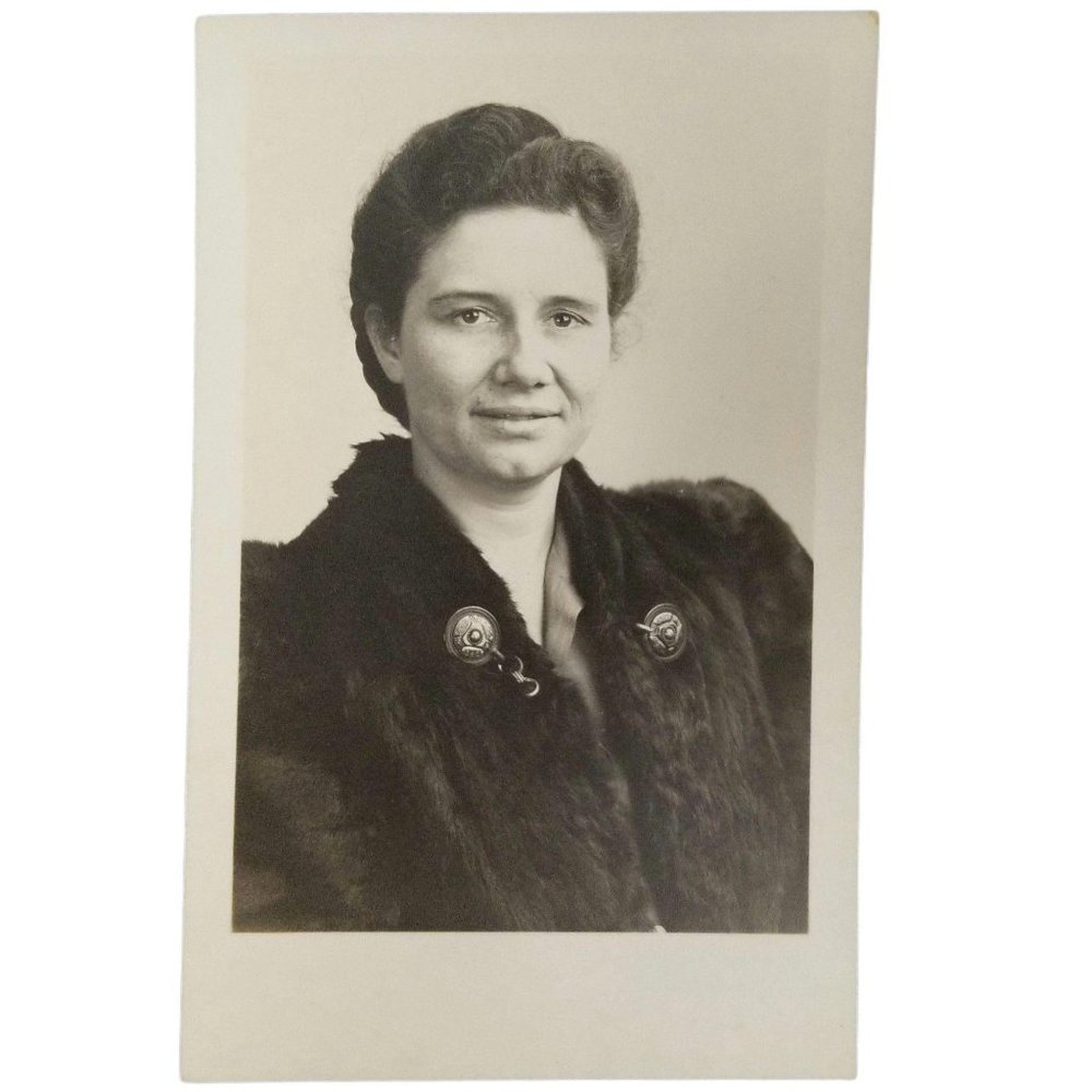 Vtg 1940s Black White Photo Postcard Lady Fur Coat